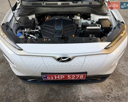 Білий Хендай Kona Electric, об'ємом двигуна 0 л та пробігом 64 тис. км за 16950 $, фото 55 на Automoto.ua