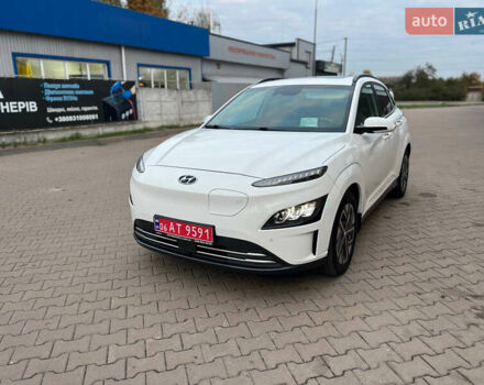 Белый Хендай Kona Electric, объемом двигателя 0 л и пробегом 120 тыс. км за 19850 $, фото 1 на Automoto.ua