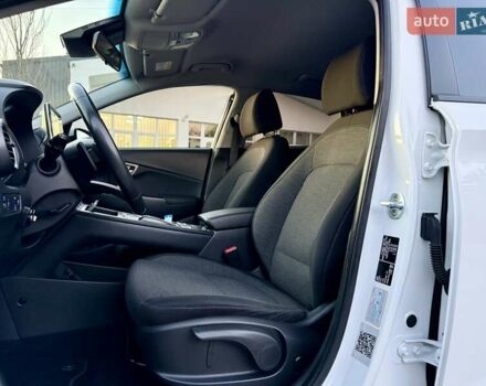 Белый Хендай Kona Electric, объемом двигателя 0 л и пробегом 78 тыс. км за 17250 $, фото 43 на Automoto.ua