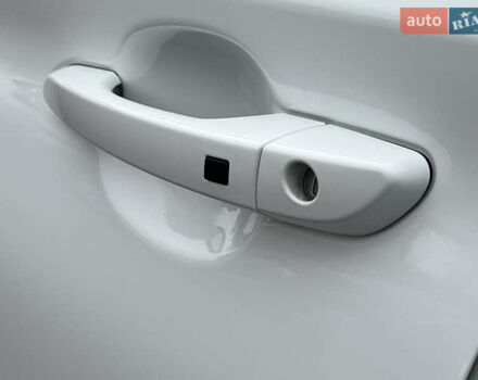 Белый Хендай Kona Electric, объемом двигателя 0 л и пробегом 111 тыс. км за 18570 $, фото 18 на Automoto.ua