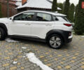 Белый Хендай Kona Electric, объемом двигателя 0 л и пробегом 124 тыс. км за 17494 $, фото 72 на Automoto.ua