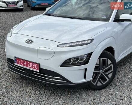 Белый Хендай Kona Electric, объемом двигателя 0 л и пробегом 103 тыс. км за 19450 $, фото 5 на Automoto.ua
