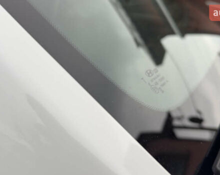 Белый Хендай Kona Electric, объемом двигателя 0 л и пробегом 124 тыс. км за 17494 $, фото 36 на Automoto.ua