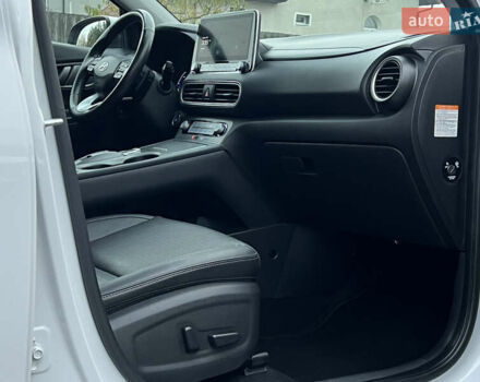 Білий Хендай Kona Electric, об'ємом двигуна 0 л та пробігом 70 тис. км за 19828 $, фото 46 на Automoto.ua