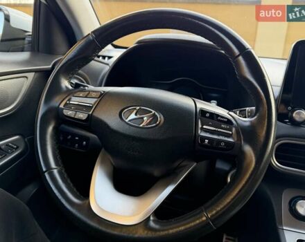 Білий Хендай Kona Electric, об'ємом двигуна 0 л та пробігом 64 тис. км за 16950 $, фото 86 на Automoto.ua