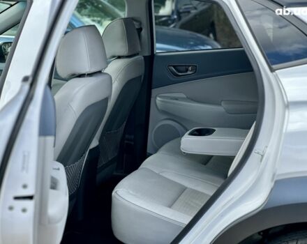 Белый Хендай Kona Electric, объемом двигателя 0 л и пробегом 149 тыс. км за 15350 $, фото 18 на Automoto.ua