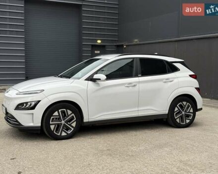Белый Хендай Kona Electric, объемом двигателя 0 л и пробегом 64 тыс. км за 21499 $, фото 22 на Automoto.ua