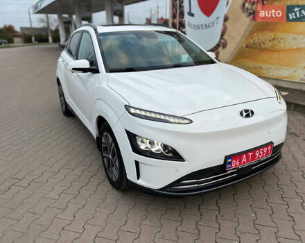 Белый Хендай Kona Electric, объемом двигателя 0 л и пробегом 120 тыс. км за 19850 $, фото 6 на Automoto.ua