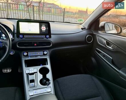 Белый Хендай Kona Electric, объемом двигателя 0 л и пробегом 78 тыс. км за 17250 $, фото 93 на Automoto.ua