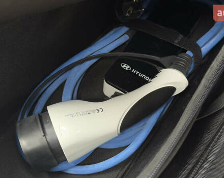 Белый Хендай Kona Electric, объемом двигателя 0 л и пробегом 124 тыс. км за 17494 $, фото 79 на Automoto.ua