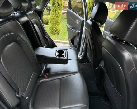 Белый Хендай Kona Electric, объемом двигателя 0 л и пробегом 92 тыс. км за 17950 $, фото 64 на Automoto.ua