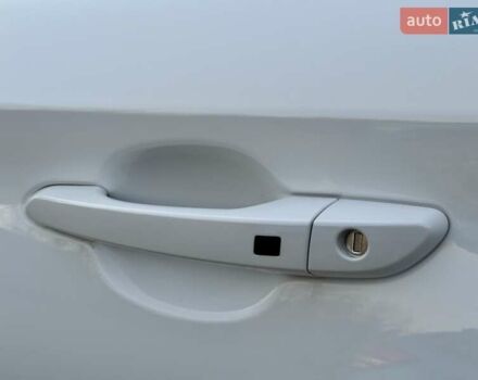 Белый Хендай Kona Electric, объемом двигателя 0 л и пробегом 78 тыс. км за 17250 $, фото 31 на Automoto.ua