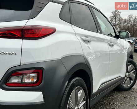 Білий Хендай Kona Electric, об'ємом двигуна 0 л та пробігом 70 тис. км за 19828 $, фото 12 на Automoto.ua