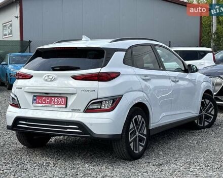 Белый Хендай Kona Electric, объемом двигателя 0 л и пробегом 103 тыс. км за 19450 $, фото 3 на Automoto.ua