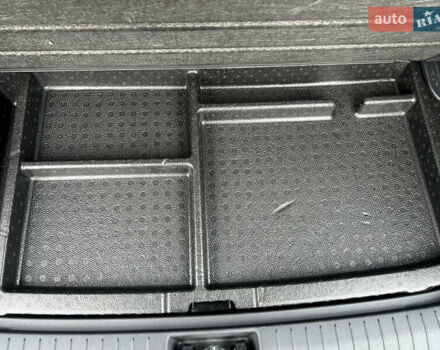 Белый Хендай Kona Electric, объемом двигателя 0 л и пробегом 111 тыс. км за 18570 $, фото 41 на Automoto.ua