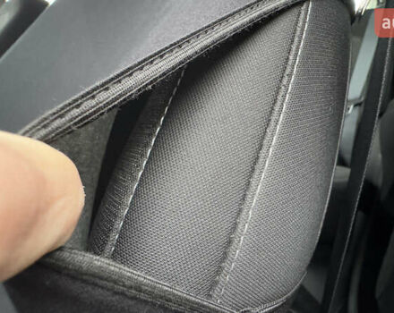 Белый Хендай Kona Electric, объемом двигателя 0 л и пробегом 124 тыс. км за 17494 $, фото 27 на Automoto.ua