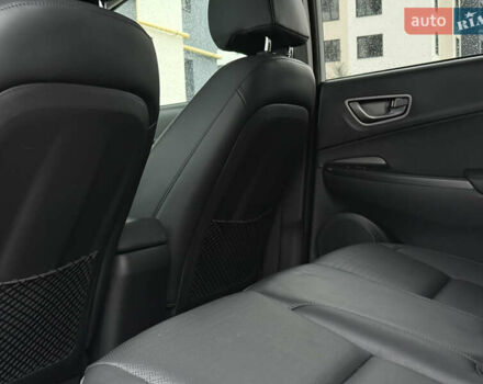 Белый Хендай Kona Electric, объемом двигателя 0 л и пробегом 98 тыс. км за 18999 $, фото 30 на Automoto.ua