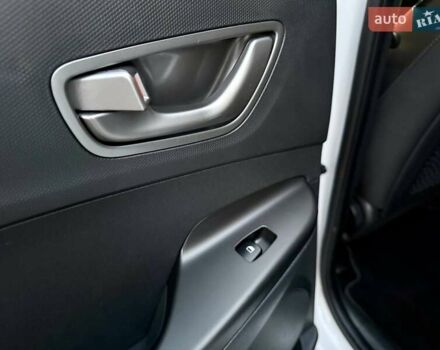 Белый Хендай Kona Electric, объемом двигателя 0 л и пробегом 78 тыс. км за 17250 $, фото 86 на Automoto.ua