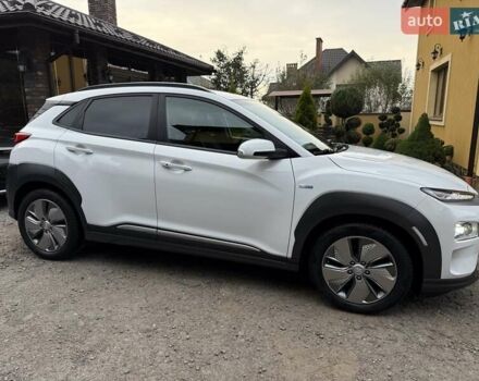 Белый Хендай Kona Electric, объемом двигателя 0 л и пробегом 92 тыс. км за 17950 $, фото 9 на Automoto.ua
