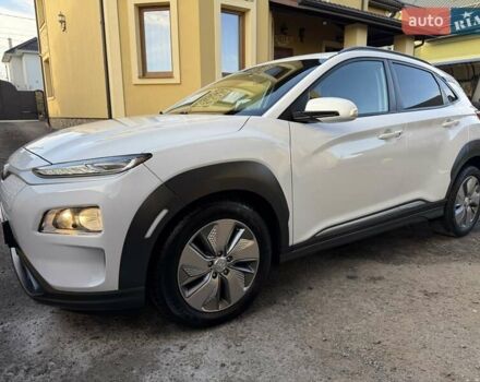 Білий Хендай Kona Electric, об'ємом двигуна 0 л та пробігом 64 тис. км за 16950 $, фото 2 на Automoto.ua