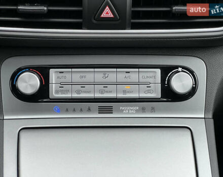 Белый Хендай Kona Electric, объемом двигателя 0 л и пробегом 111 тыс. км за 18570 $, фото 64 на Automoto.ua