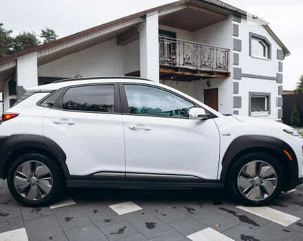 Белый Хендай Kona Electric, объемом двигателя 0 л и пробегом 30 тыс. км за 30500 $, фото 4 на Automoto.ua