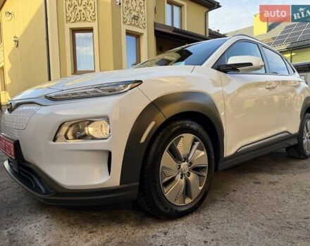 Білий Хендай Kona Electric, об'ємом двигуна 0 л та пробігом 64 тис. км за 16950 $, фото 16 на Automoto.ua