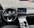 Белый Хендай Kona Electric, объемом двигателя 0 л и пробегом 64 тыс. км за 21499 $, фото 46 на Automoto.ua