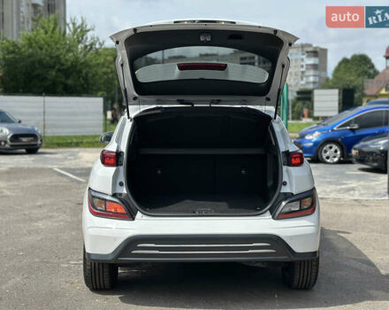 Білий Хендай Kona Electric, об'ємом двигуна 0 л та пробігом 93 тис. км за 18900 $, фото 18 на Automoto.ua