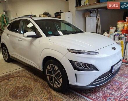 Белый Хендай Kona Electric, объемом двигателя 0 л и пробегом 64 тыс. км за 21499 $, фото 113 на Automoto.ua