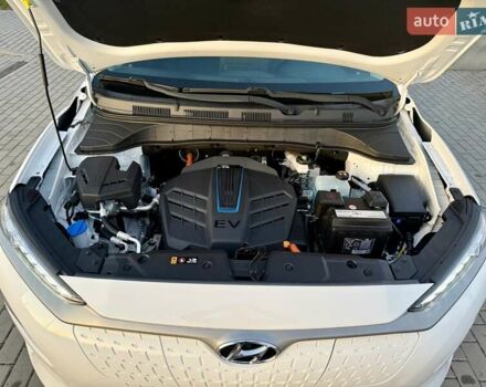 Белый Хендай Kona Electric, объемом двигателя 0 л и пробегом 78 тыс. км за 17250 $, фото 102 на Automoto.ua
