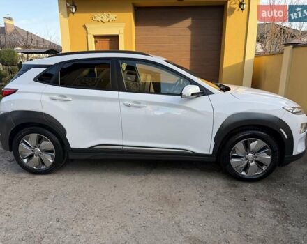 Білий Хендай Kona Electric, об'ємом двигуна 0 л та пробігом 64 тис. км за 16950 $, фото 9 на Automoto.ua