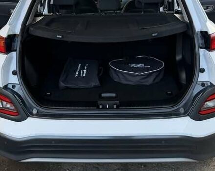 Білий Хендай Kona Electric, об'ємом двигуна 0 л та пробігом 64 тис. км за 16950 $, фото 68 на Automoto.ua