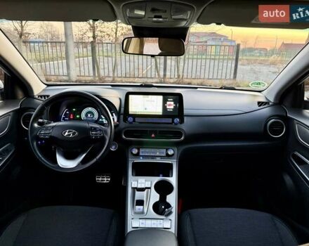 Белый Хендай Kona Electric, объемом двигателя 0 л и пробегом 78 тыс. км за 17250 $, фото 91 на Automoto.ua