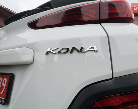 Белый Хендай Kona Electric, объемом двигателя 0 л и пробегом 124 тыс. км за 17494 $, фото 59 на Automoto.ua