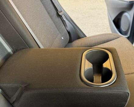 Білий Хендай Kona Electric, об'ємом двигуна 0 л та пробігом 64 тис. км за 16950 $, фото 72 на Automoto.ua