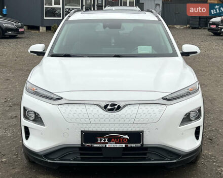 Белый Хендай Kona Electric, объемом двигателя 0 л и пробегом 111 тыс. км за 18570 $, фото 2 на Automoto.ua