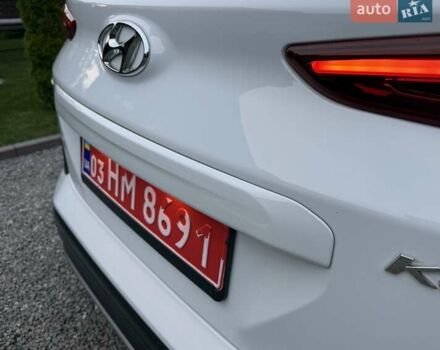 Белый Хендай Kona Electric, объемом двигателя 0 л и пробегом 92 тыс. км за 17950 $, фото 28 на Automoto.ua