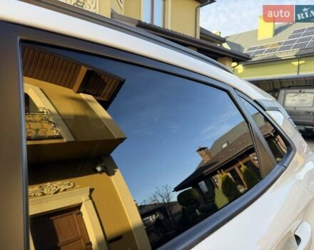 Білий Хендай Kona Electric, об'ємом двигуна 0 л та пробігом 64 тис. км за 16950 $, фото 29 на Automoto.ua