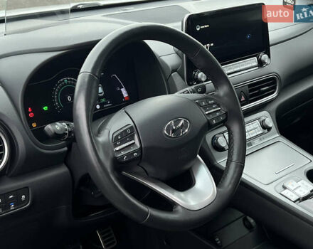 Белый Хендай Kona Electric, объемом двигателя 0 л и пробегом 111 тыс. км за 18570 $, фото 27 на Automoto.ua