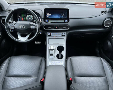 Білий Хендай Kona Electric, об'ємом двигуна 0 л та пробігом 70 тис. км за 19828 $, фото 53 на Automoto.ua