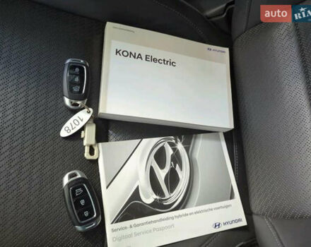 Білий Хендай Kona Electric, об'ємом двигуна 0 л та пробігом 100 тис. км за 19700 $, фото 8 на Automoto.ua