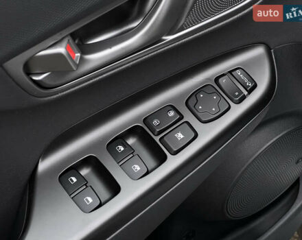 Белый Хендай Kona Electric, объемом двигателя 0 л и пробегом 111 тыс. км за 18570 $, фото 68 на Automoto.ua