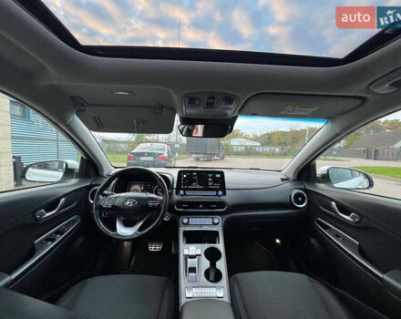 Белый Хендай Kona Electric, объемом двигателя 0 л и пробегом 120 тыс. км за 19550 $, фото 9 на Automoto.ua