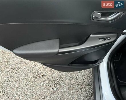 Белый Хендай Kona Electric, объемом двигателя 0 л и пробегом 92 тыс. км за 17950 $, фото 93 на Automoto.ua