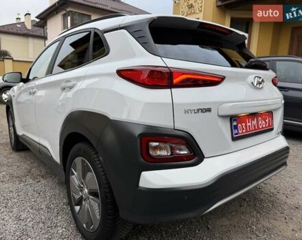 Белый Хендай Kona Electric, объемом двигателя 0 л и пробегом 92 тыс. км за 17950 $, фото 4 на Automoto.ua
