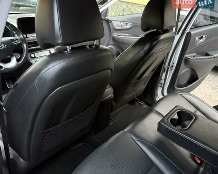 Белый Хендай Kona Electric, объемом двигателя 0 л и пробегом 92 тыс. км за 17950 $, фото 59 на Automoto.ua