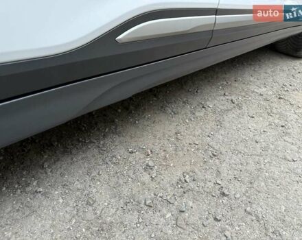 Белый Хендай Kona Electric, объемом двигателя 0 л и пробегом 92 тыс. км за 17950 $, фото 33 на Automoto.ua