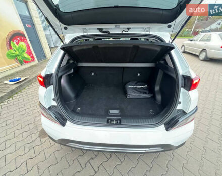 Белый Хендай Kona Electric, объемом двигателя 0 л и пробегом 120 тыс. км за 19550 $, фото 17 на Automoto.ua