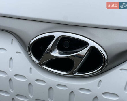 Белый Хендай Kona Electric, объемом двигателя 0 л и пробегом 111 тыс. км за 18570 $, фото 14 на Automoto.ua